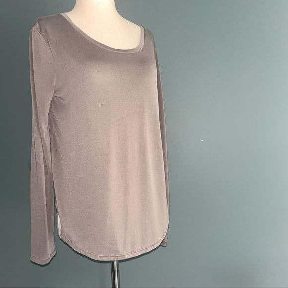 BANANA REPUBLIC LONG SLEEVE SILKY SOFT SHIRT | KHAKI GREEN | SIZE SMALL - Picture 2 of 8